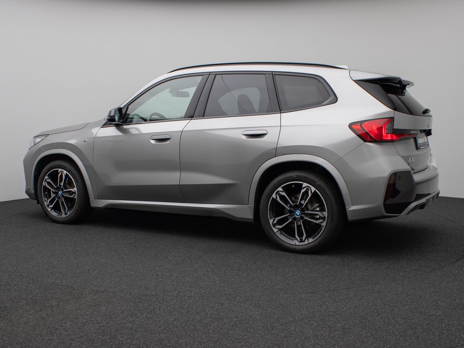 Fahrzeugabbildung BMW iX1 xD30 M Sport DAB Panorama Kamera Komfort 19"
