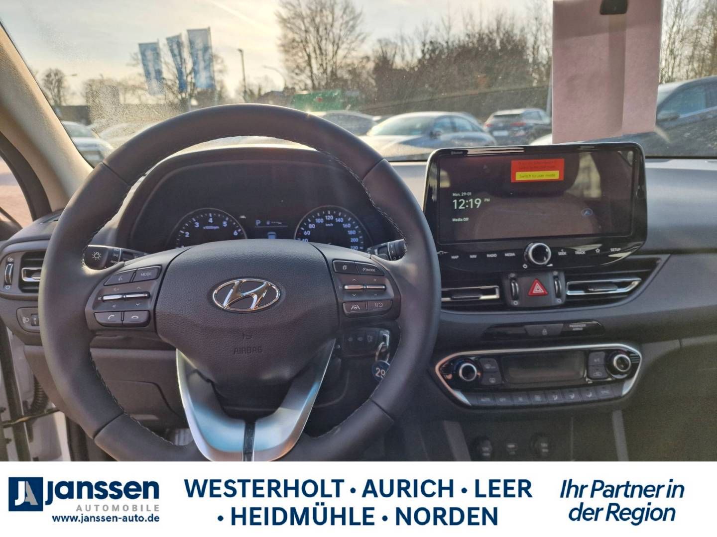 Fahrzeugabbildung Hyundai i30 TREND Navigationspaket