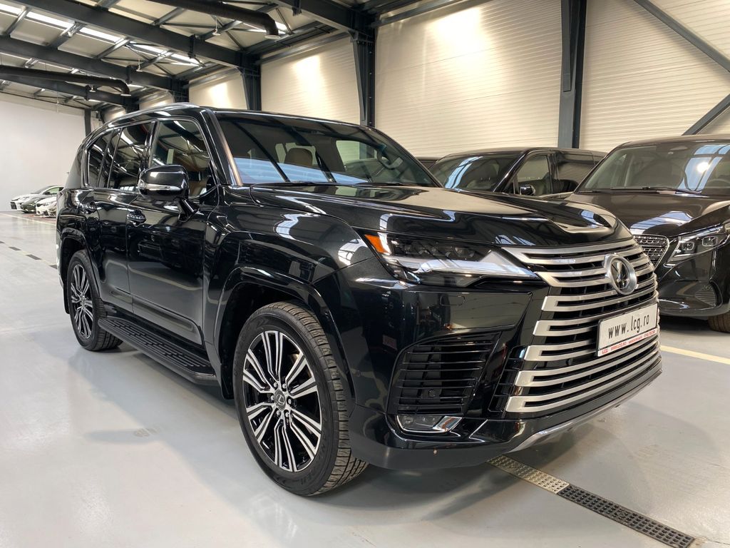 Lexus LX 700
