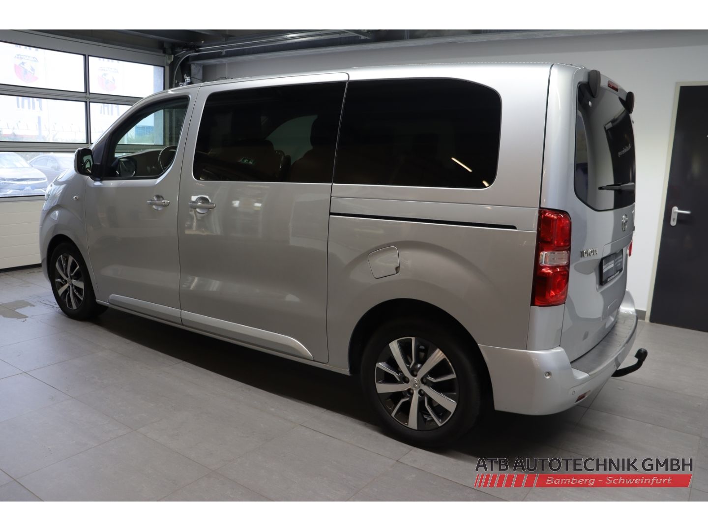 Fahrzeugabbildung Toyota Proace Verso 2.0 l L1 Executive 6-Sitzer