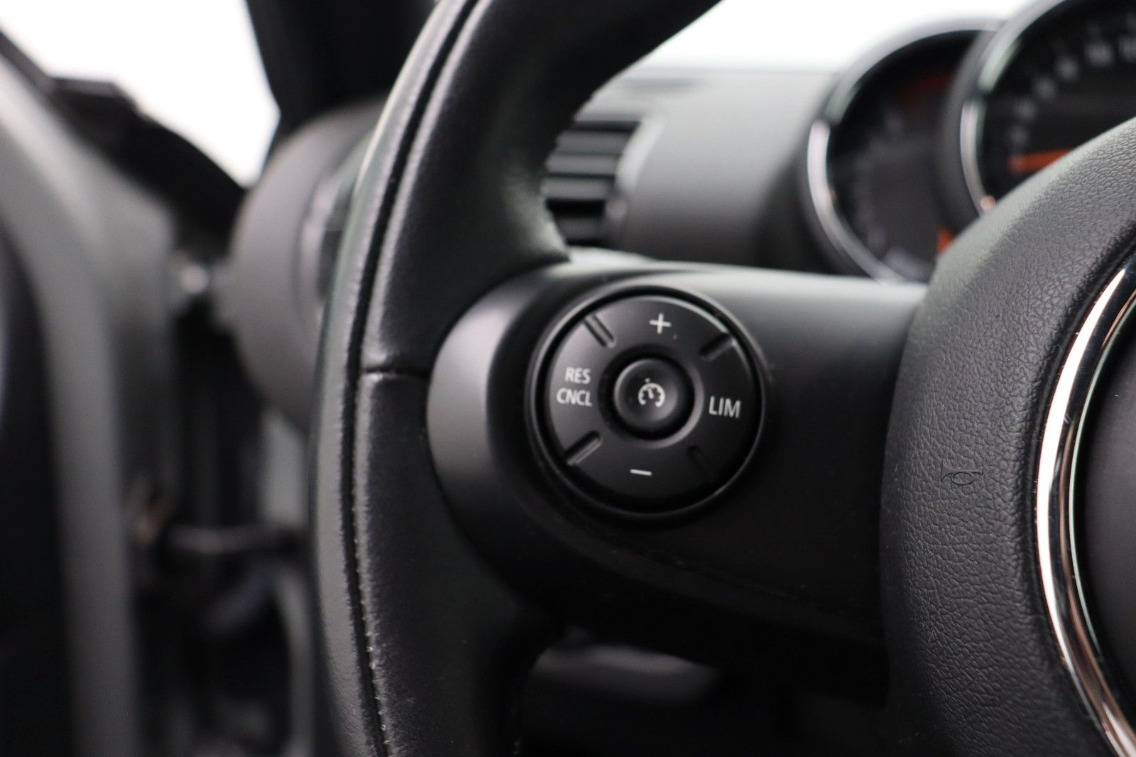 Fahrzeugabbildung MINI Cooper Clubman 1.5