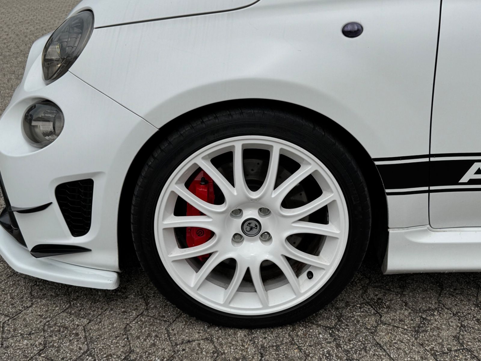 Fahrzeugabbildung Abarth 595 esseesse/CARBON/Akrapovic/MATT/Maxton-Design