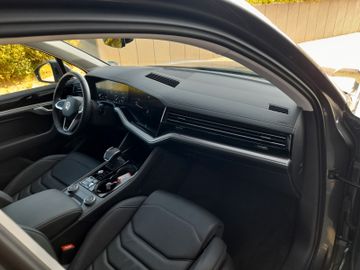 Volkswagen Touareg - 12