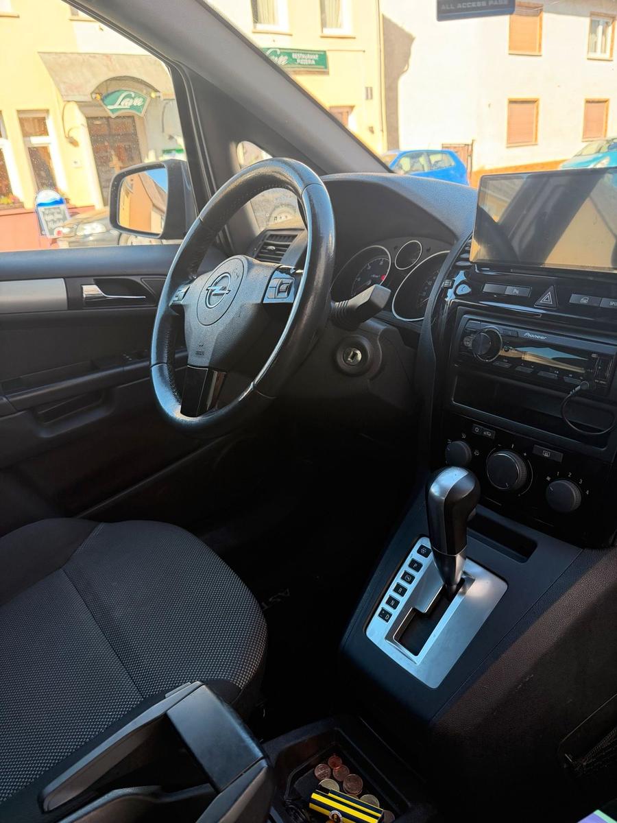 Opel Zafira 2010 — photo 9