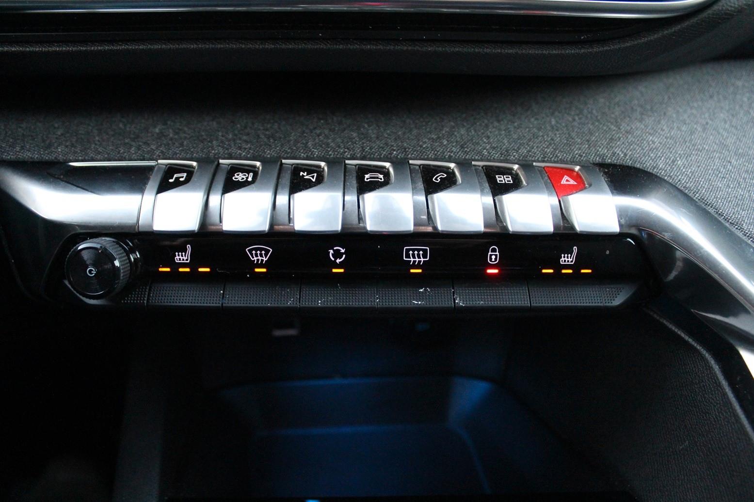 Peugeot 3008 Allure 1.5D NAVI/LED/SHZ/PDC/T-LEDER/TEMPO