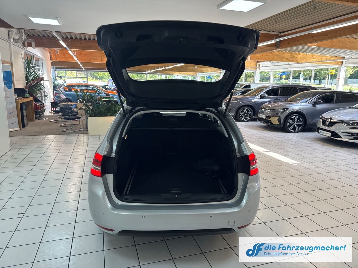 Fahrzeugabbildung Peugeot 308 SW Business-Line 1.6 BlueHDi 120 FAP 2-Zonen