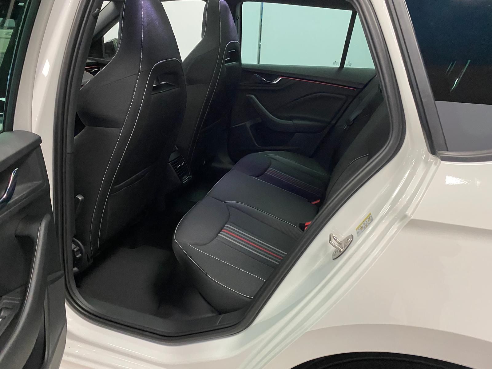Fahrzeugabbildung SKODA Kamiq Monte Carlo 1.5 TSI DSG+AHK+MATRIX+PANO+5J