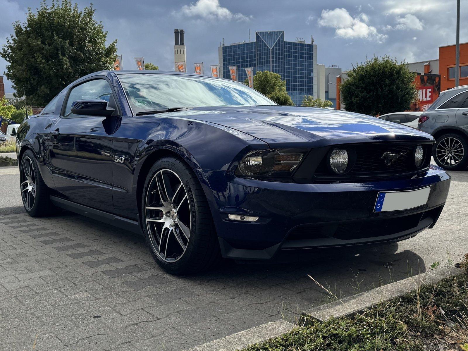 Ford Mustang GT Premium Coupe Schalter Carfax Leder