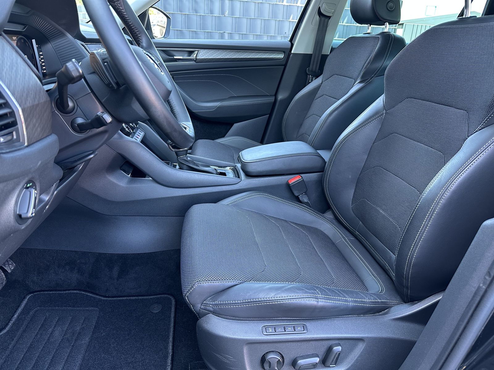 Fahrzeugabbildung SKODA Kodiaq 2.0 TDI DSG Style NAV+MATRIX+ACC+AHK+18ZO