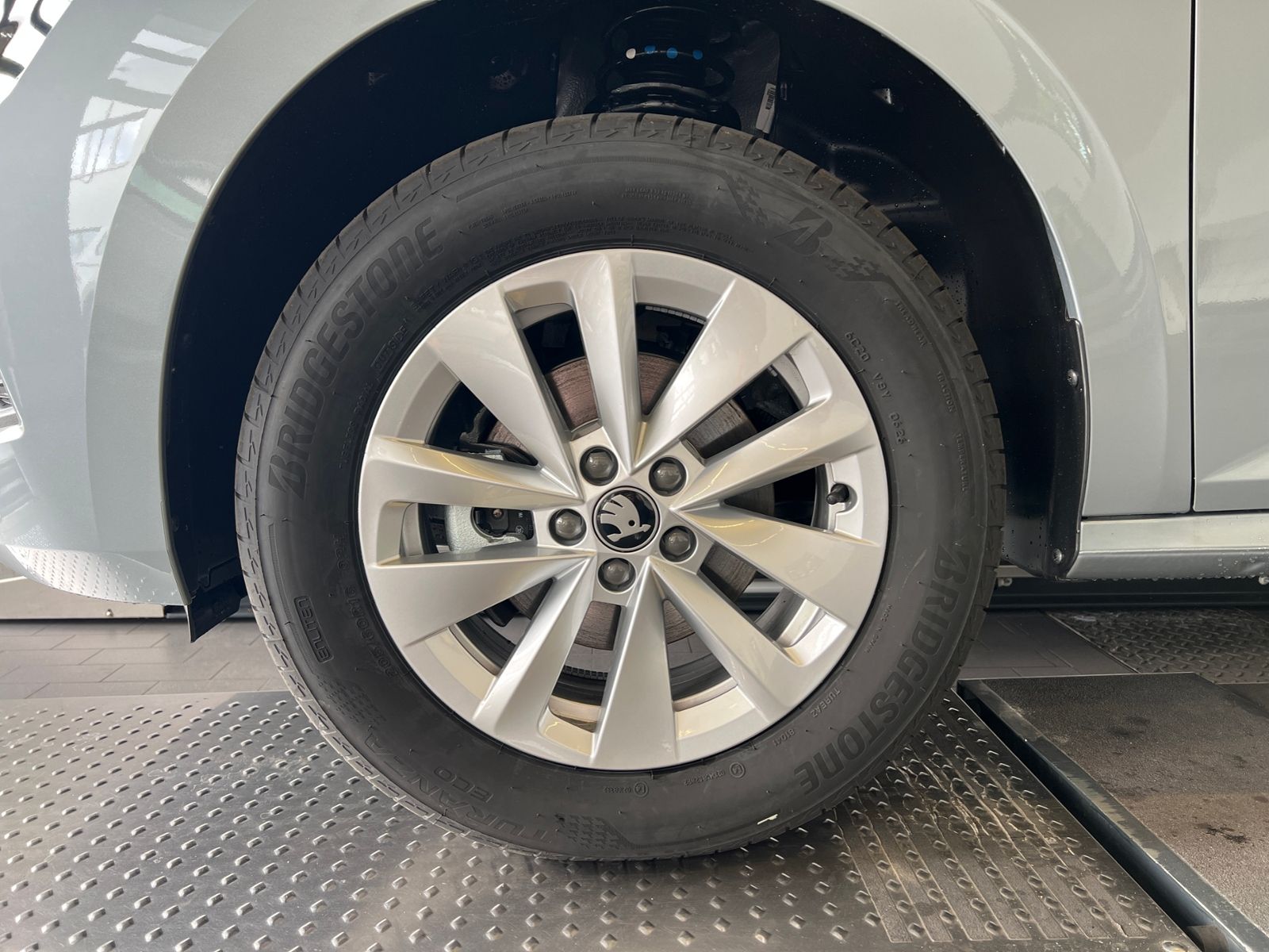 Fahrzeugabbildung SKODA Kamiq Selection 1.0 TSI DSG *ACC, LED, Kamera, S