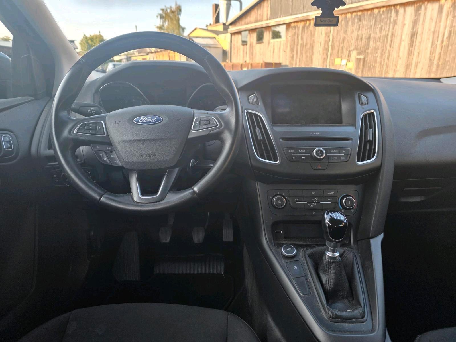 Ford Focus 2015 — photo 11