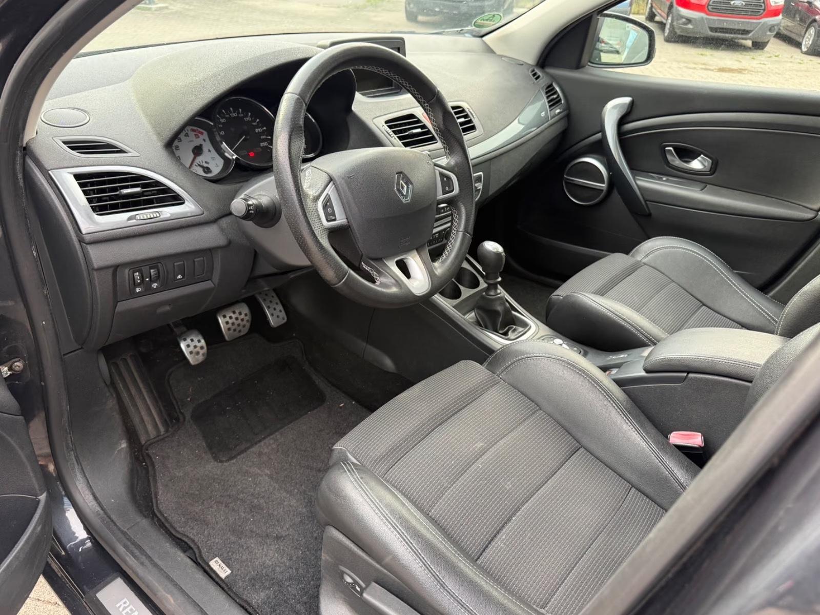 Renault Megane 2011 — photo 10