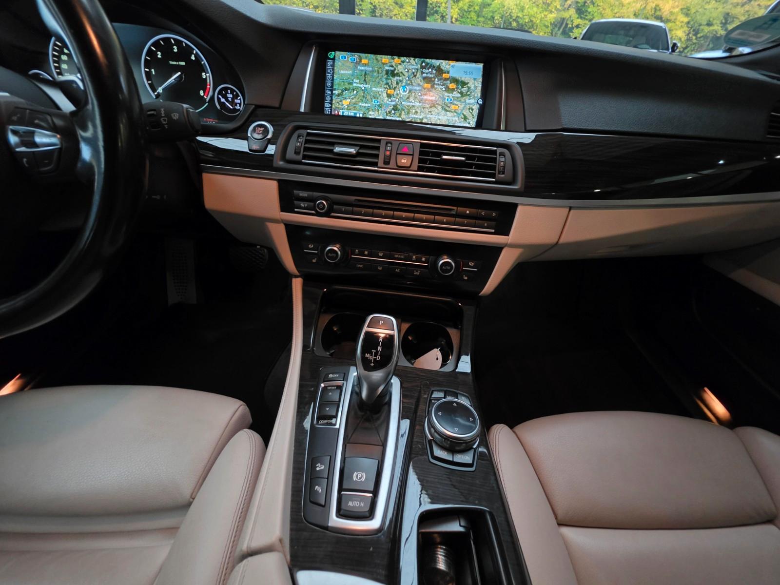 BMW 530d xDrive Touring M-Sportpaket FROZEN/Pano/AHK