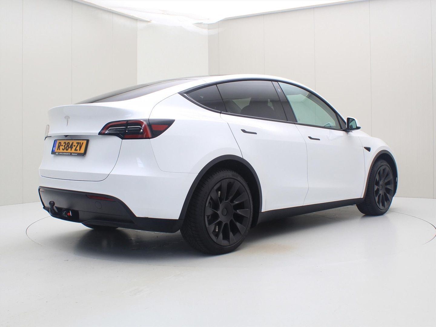 Tesla Model Y Standard RWD Plus 351pk 92.7% SoH [ TREK imagem 3