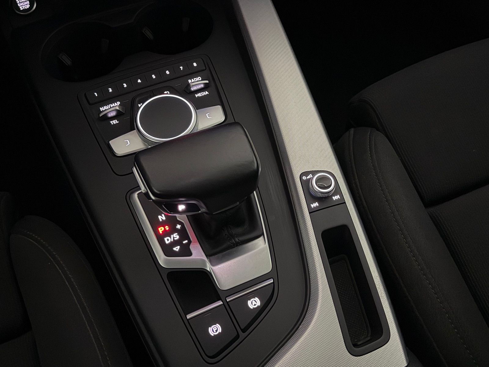 Fahrzeugabbildung Audi A4 Lim. S-LINE SPORT ultra/MATRIX/B&O/eGSD/VIRCO