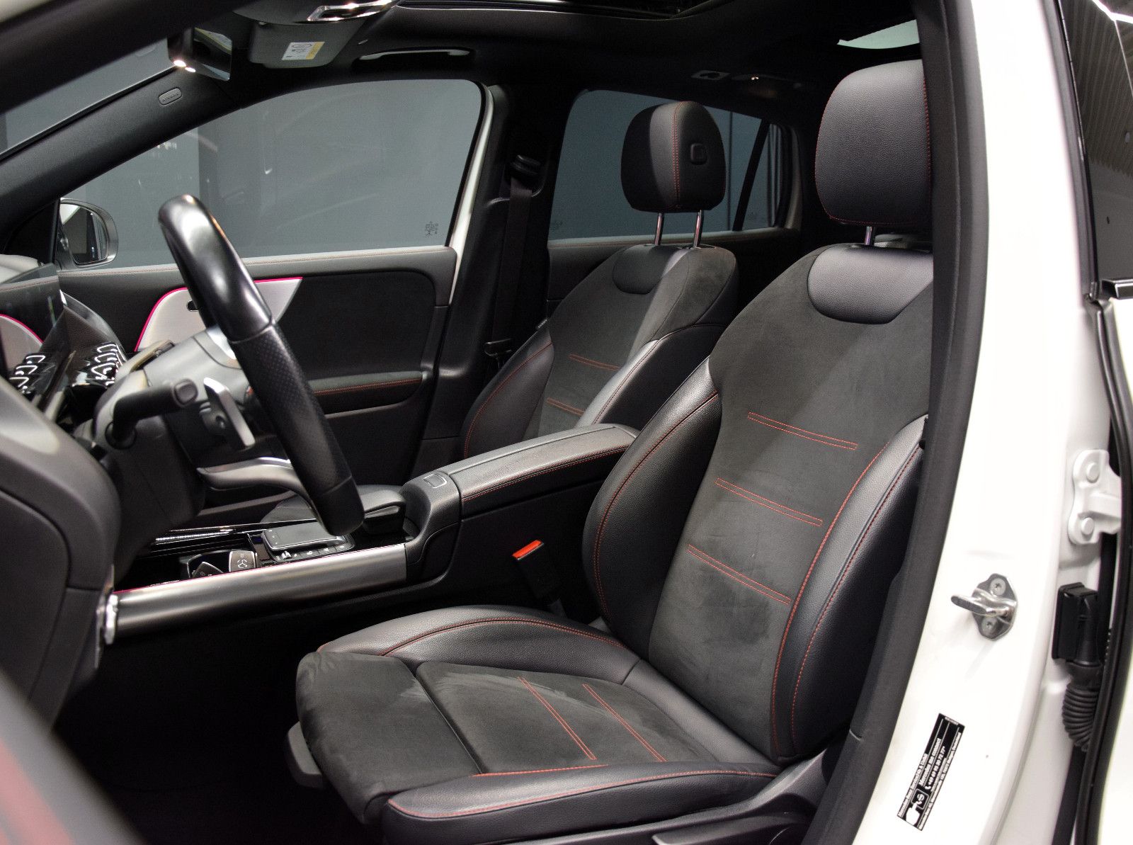 Fahrzeugabbildung Mercedes-Benz GLA 200 4Matic AMG-Line ACC Pano Kamera Night