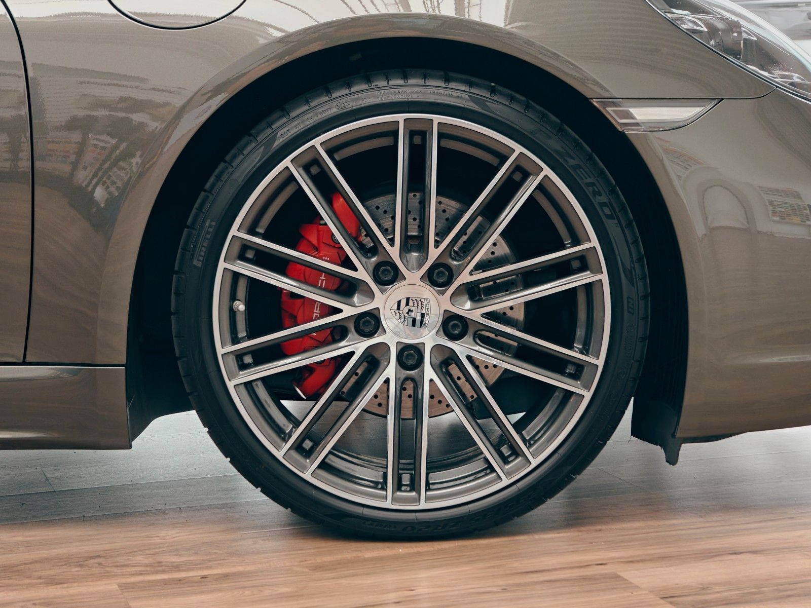 Fahrzeugabbildung Porsche BOXSTER S - 718 AVENTURINGRÜN METALLIC