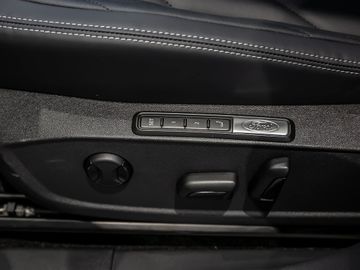 Ford Capri AWD Premium Winter-Paket Pano.-Dach uvm.