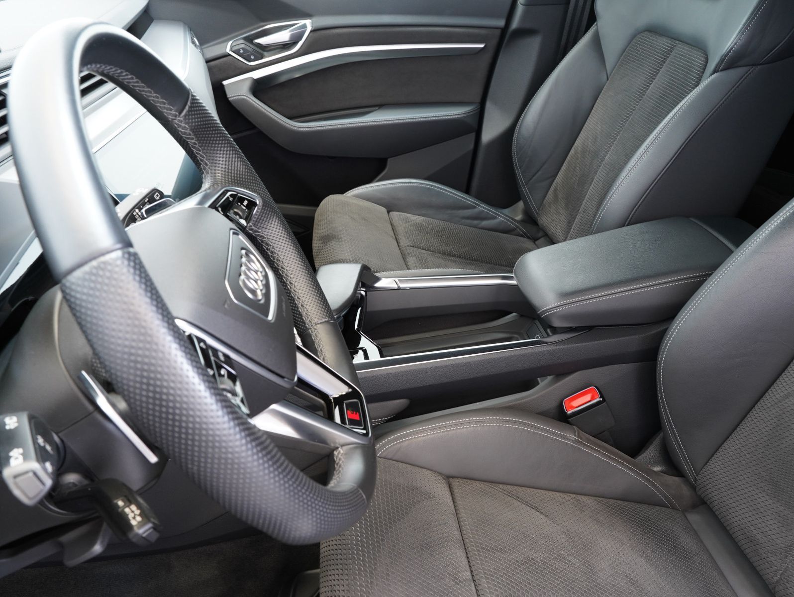 Fahrzeugabbildung Audi e-tron 55 quattro 2x S line MATRIX/B&O/AHK/SOH