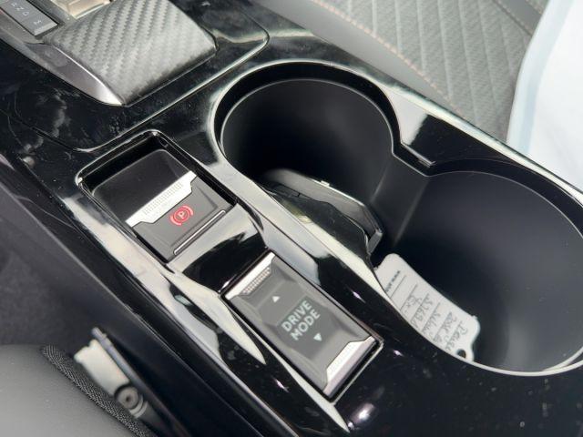 Peugeot 2008 Hybrid 145 e-DSC Allure, Navi, 360° Kamera