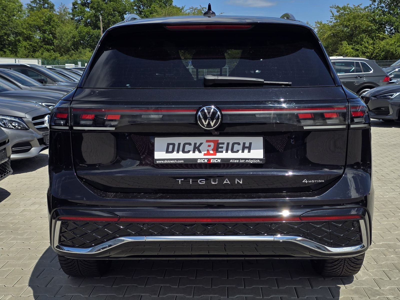Fahrzeugabbildung Volkswagen Tiguan 2.0 TDI 4M R-Line PANO*H&K*AHK*MATRIX*20"
