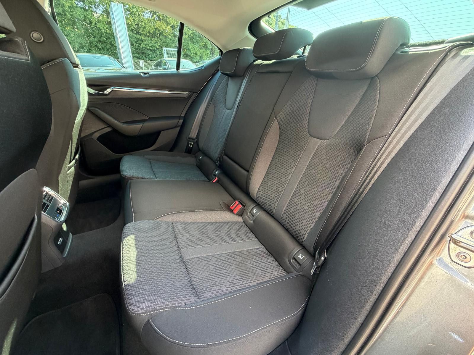 Fahrzeugabbildung SKODA Octavia 2.0TDI Style >VIRTU+HEAD+LED+SHZ+ACC+18"