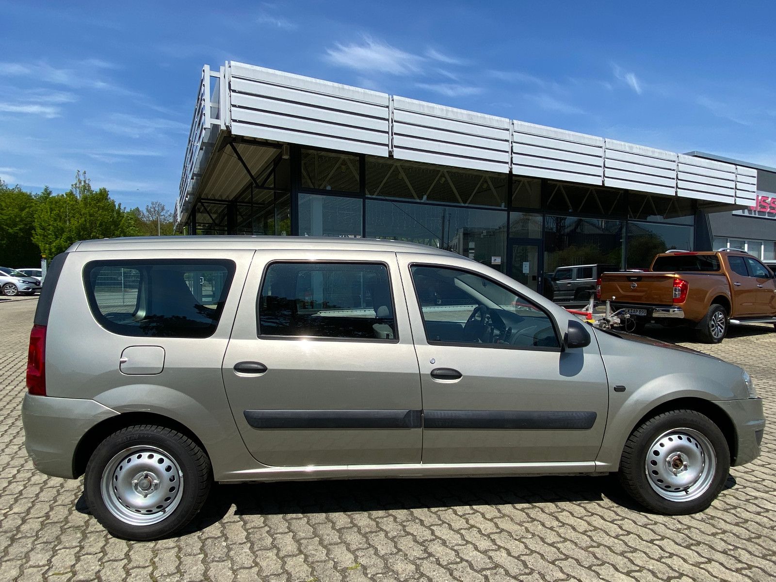 Fahrzeugabbildung Dacia Logan MCV 1.6 Kombi Ambiance AHK+TÜV-NEU