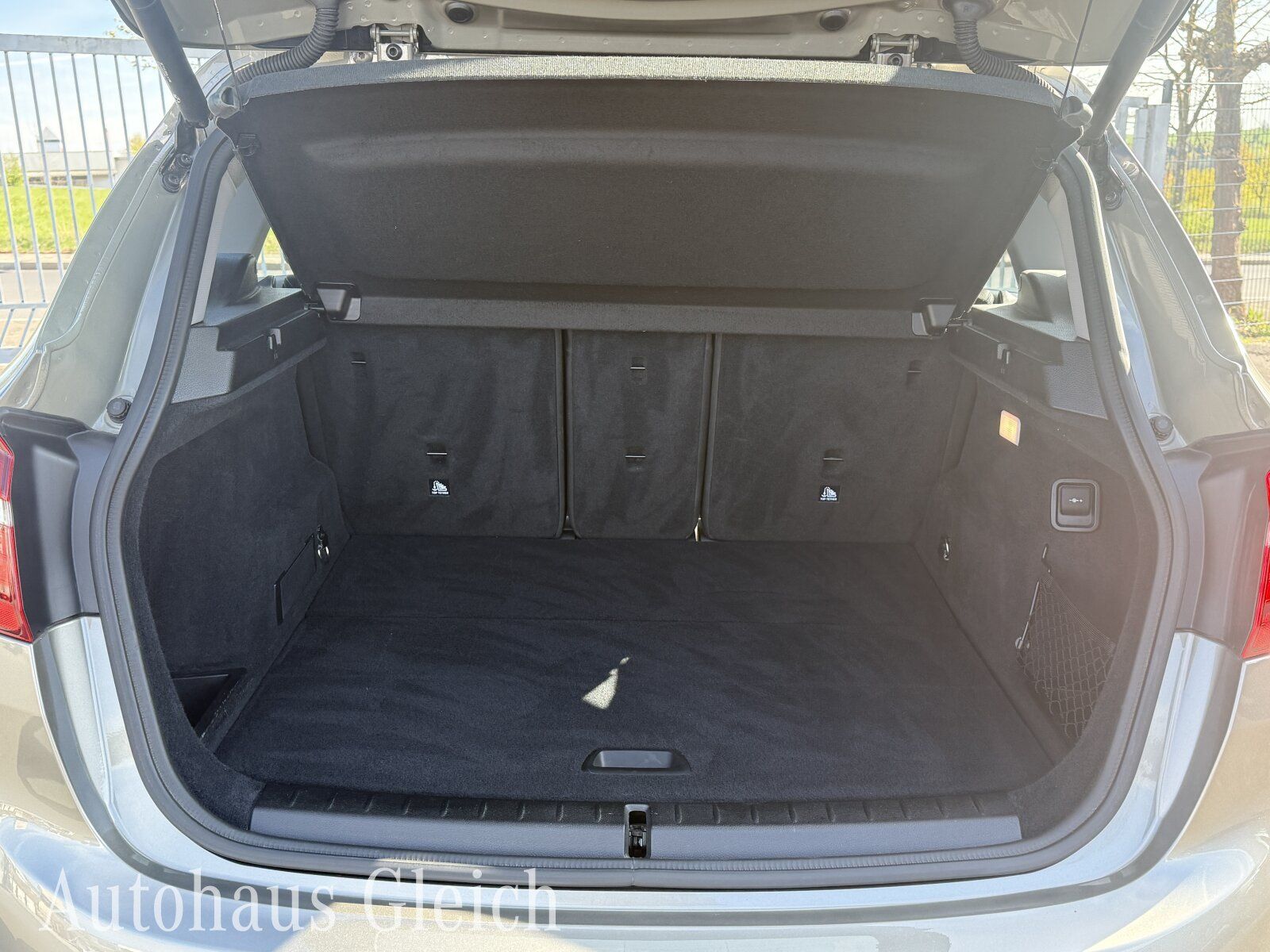 Fahrzeugabbildung BMW 2er Active Tourer - 220i Sport Line Autom./Klima