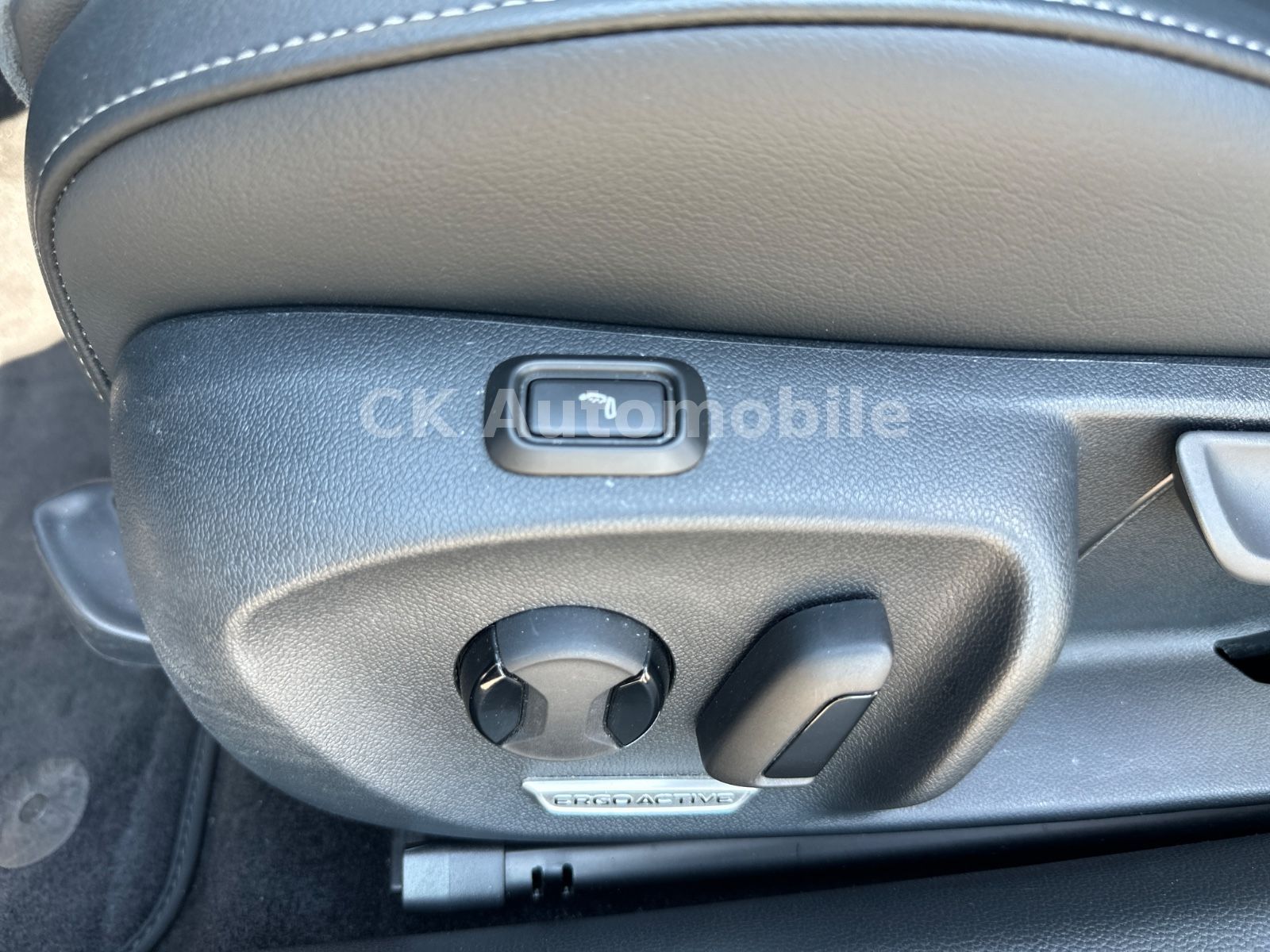 Fahrzeugabbildung Volkswagen Passat Variant 2.0 TDI Elegance/Kamera/ACC/LED