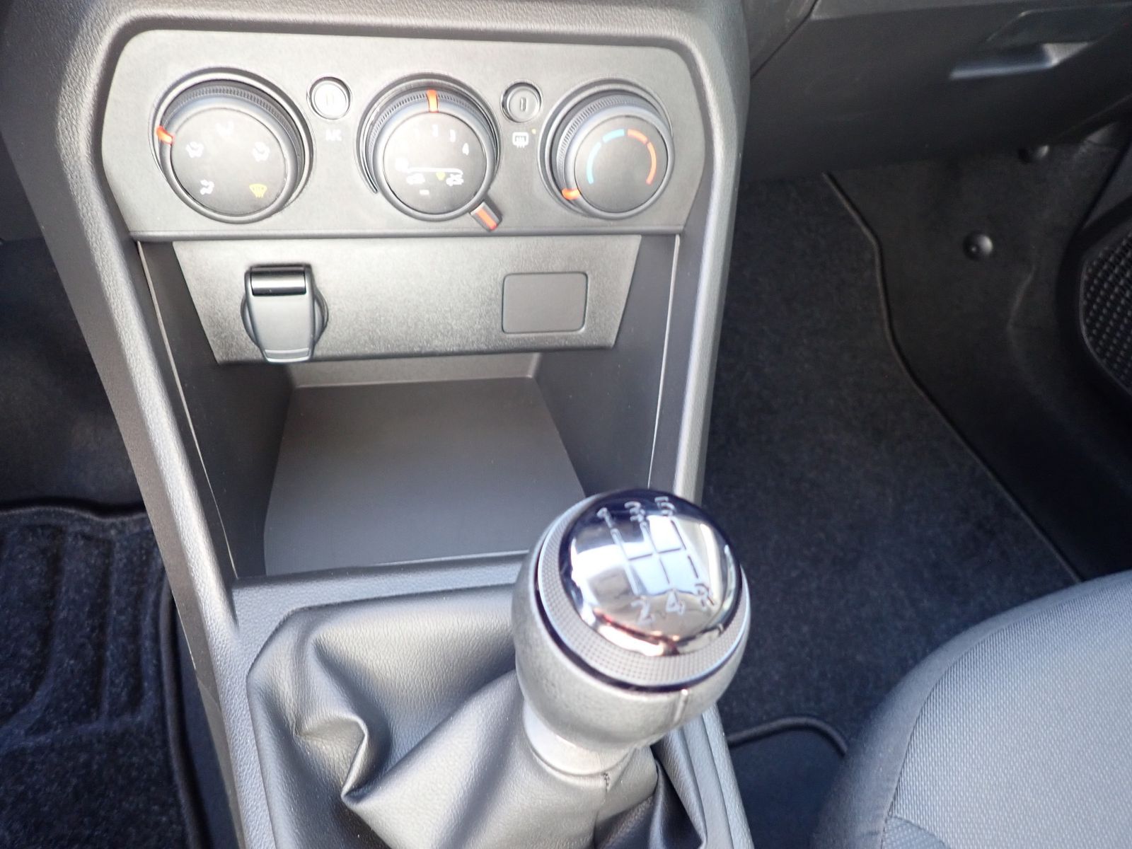 Fahrzeugabbildung Dacia Sandero Essential SCe 65