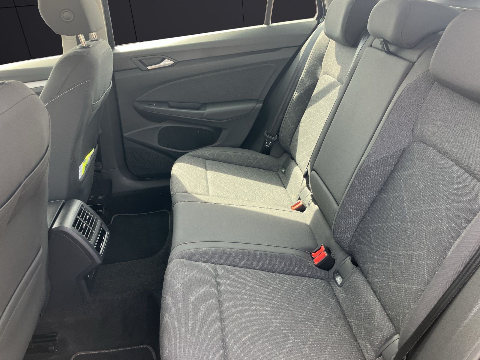 Fahrzeugabbildung Volkswagen Golf VIII Variant TDI Life LED Navi ACC AHK SHZ