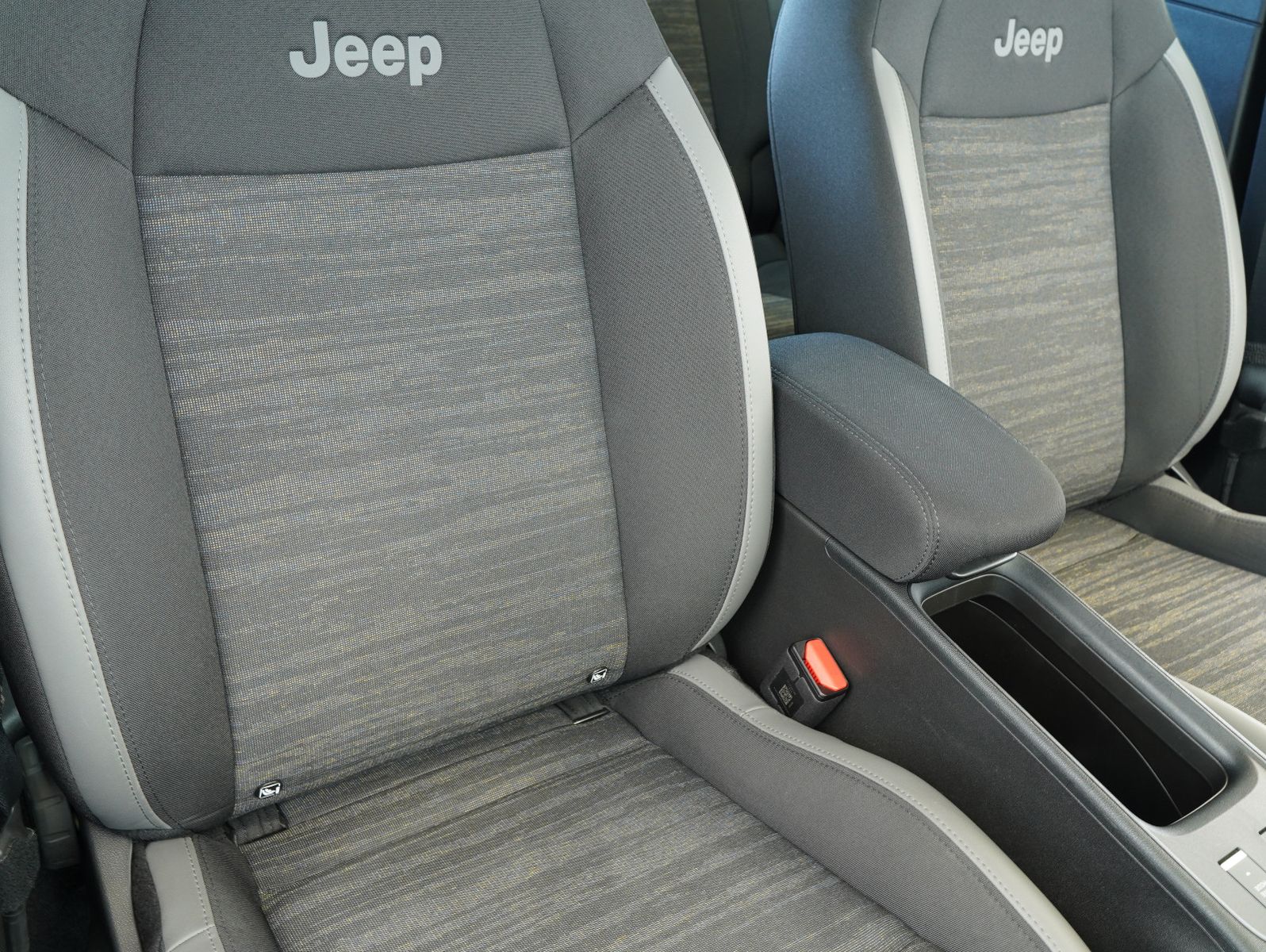 Fahrzeugabbildung Jeep Avenger 1.2 T-GDI Longitude
