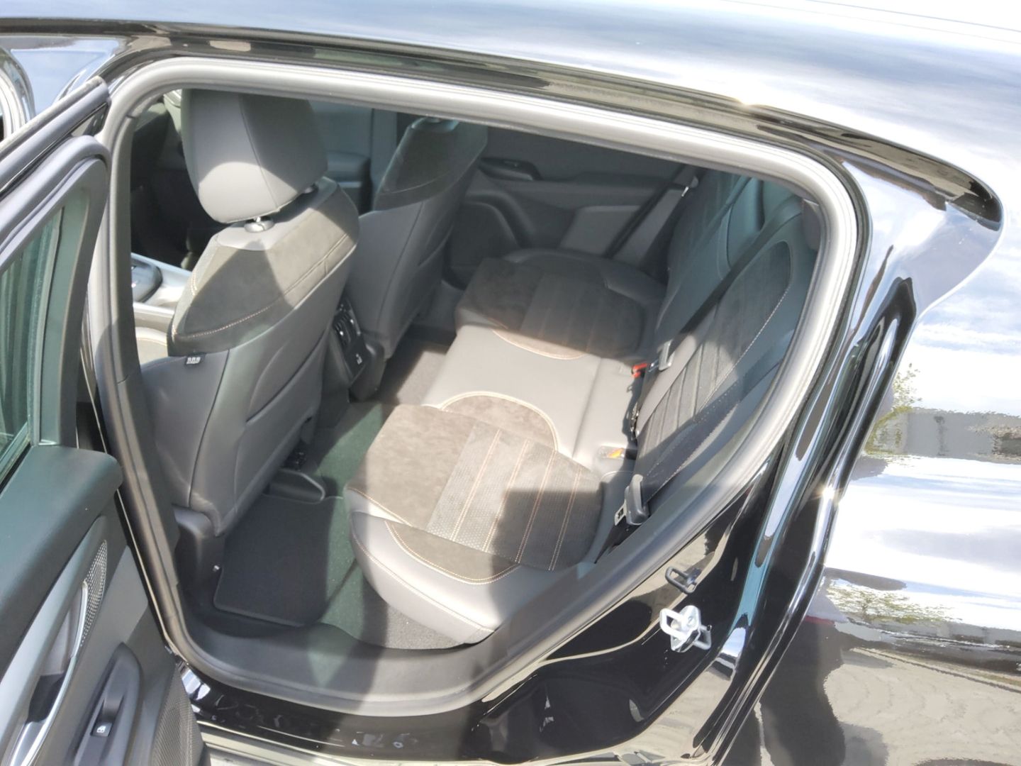 Fahrzeugabbildung Alfa Romeo Tonale Intensa Sondermodell Navi, LHZ, 360°, 1,9