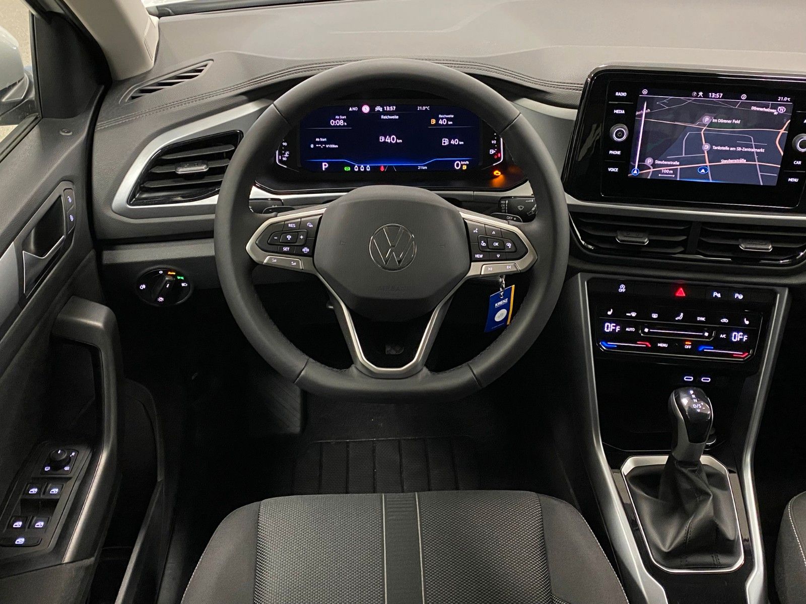 Fahrzeugabbildung Volkswagen T-Roc 1.5 TSI DSG LIFE+NAVIGATION+KAMERA+AHK abn