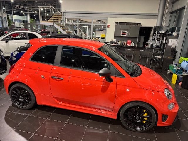 Fahrzeugabbildung Abarth 695 Autom. Beats Navi Carplay PDC