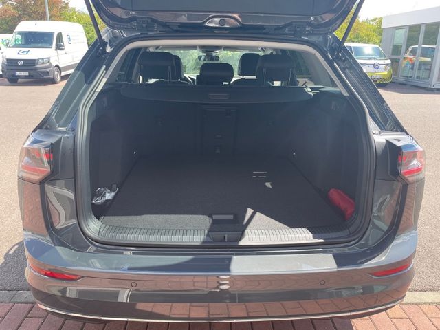 Golf VIII Variant 1.5 eTSI Style *DSG*AHK*MATRIX