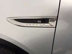 JAGUAR E-PACE D180*R-Dynamic S*AWD*LEDER*LED*KAMERA* JAGUAR E-PACE D180*R-Dynamic S*AWD*LEDER*LED*KAMERA*