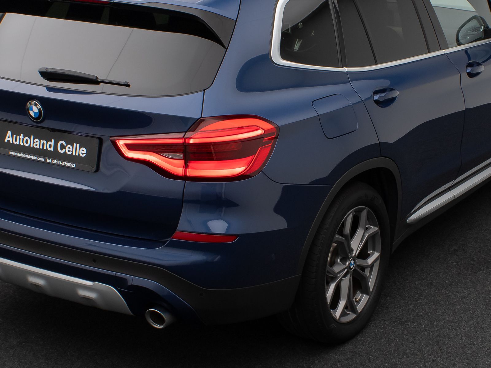 Fahrzeugabbildung BMW X3 xD20d xLine Kamera Panorama DAB HUD HiFi AHK