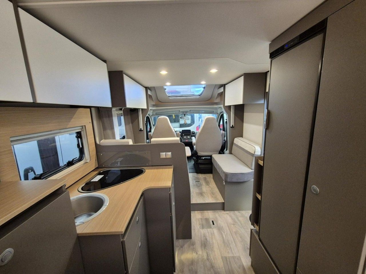 Fahrzeugabbildung LMC Lift H 630 Markise Navigation --TV SAT Radträger