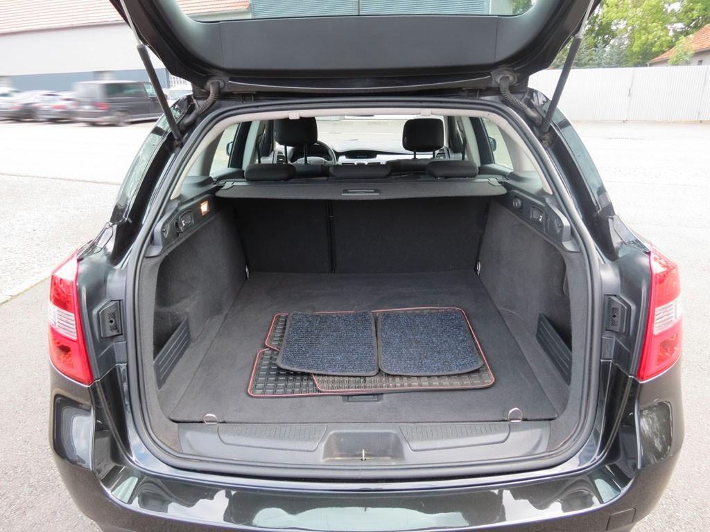 Renault Laguna 2010 — photo 12