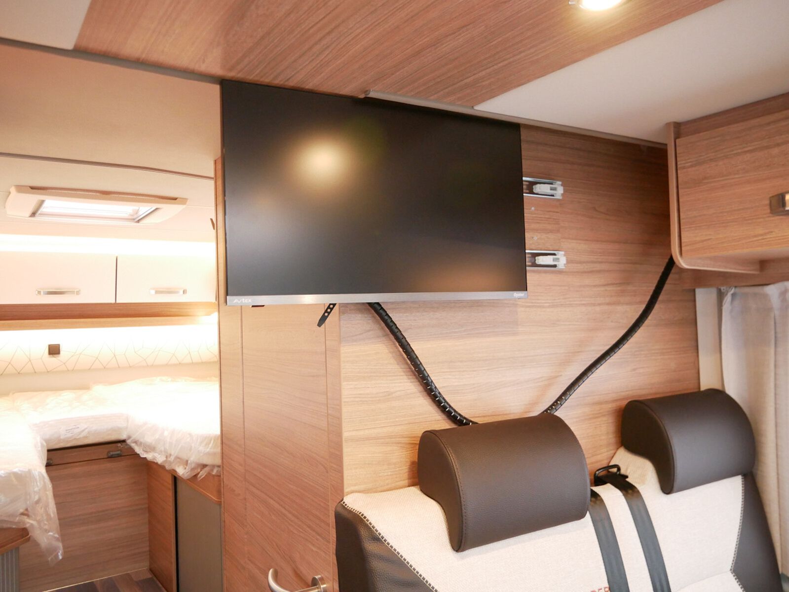 Fahrzeugabbildung Weinsberg CaraCompact Suite MB EDITION PEPPER 640 MEG AHK