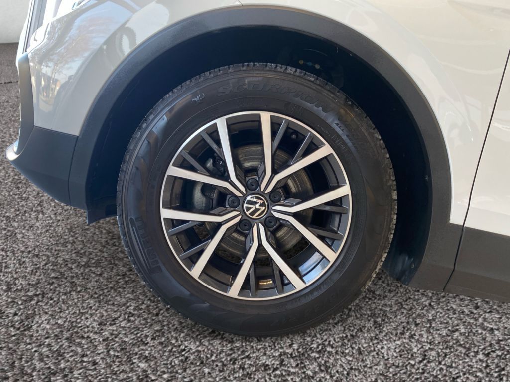 Fahrzeugabbildung Volkswagen Tiguan 2.0 TDI DSG Life *3 Jahre Anschlussgarant