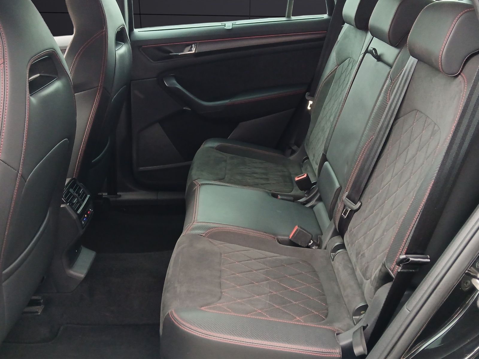 Fahrzeugabbildung SKODA Kodiaq RS 4x4 Matrix Navi AID GRA RFK SHZ 20"