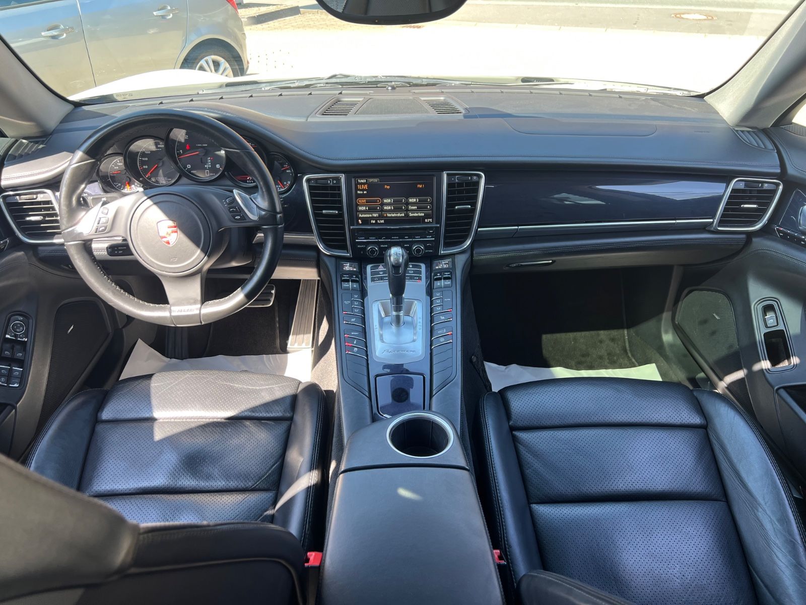 Fahrzeugabbildung Porsche Panamera Diesel * Carraraweiß * SCHIEBEDACH*