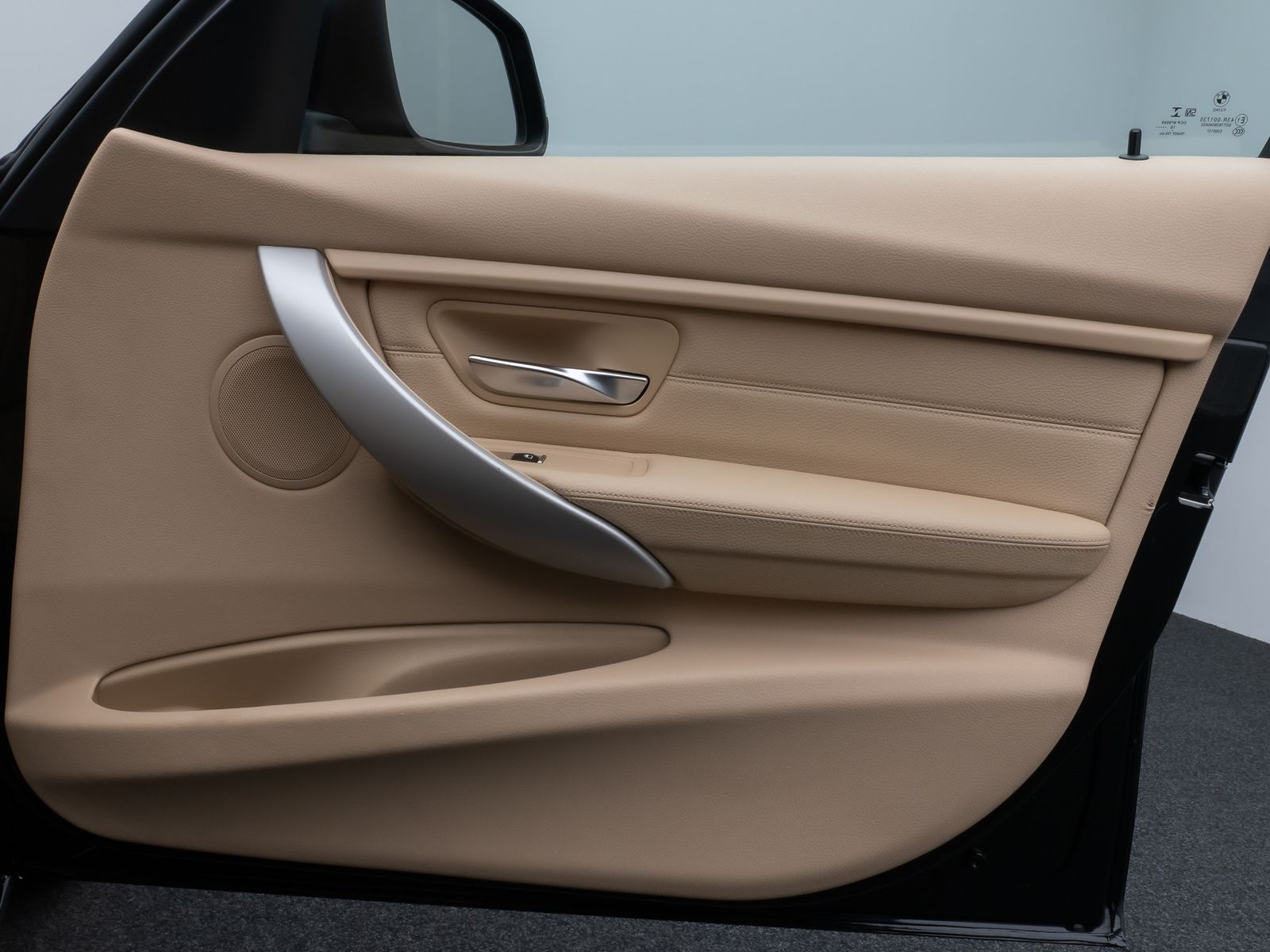 Fahrzeugabbildung BMW 320d xD PDC HUD Lenkrhzg Stop&Go Alarm Komfort