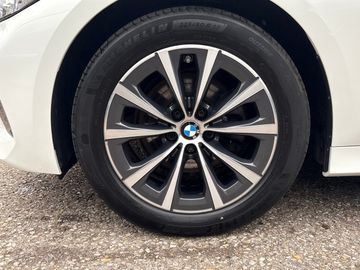 BMW 320d xDrive Limousine HiFi DAB LED Klimaaut.