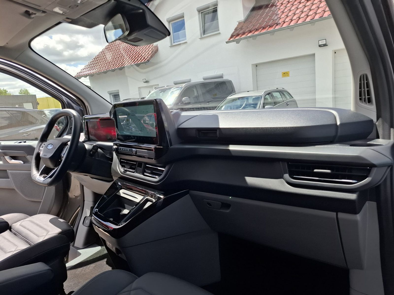 Fahrzeugabbildung Ford Tourneo Custom L1 Titanium X MATRIX*STANDH.*AHK