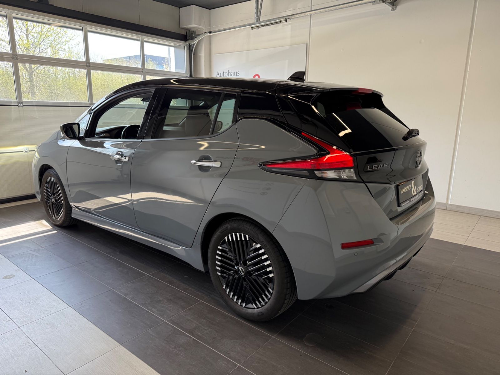 Fahrzeugabbildung Nissan Leaf Tekna Winter-Paket 2-Farb-Lackierung BOSE