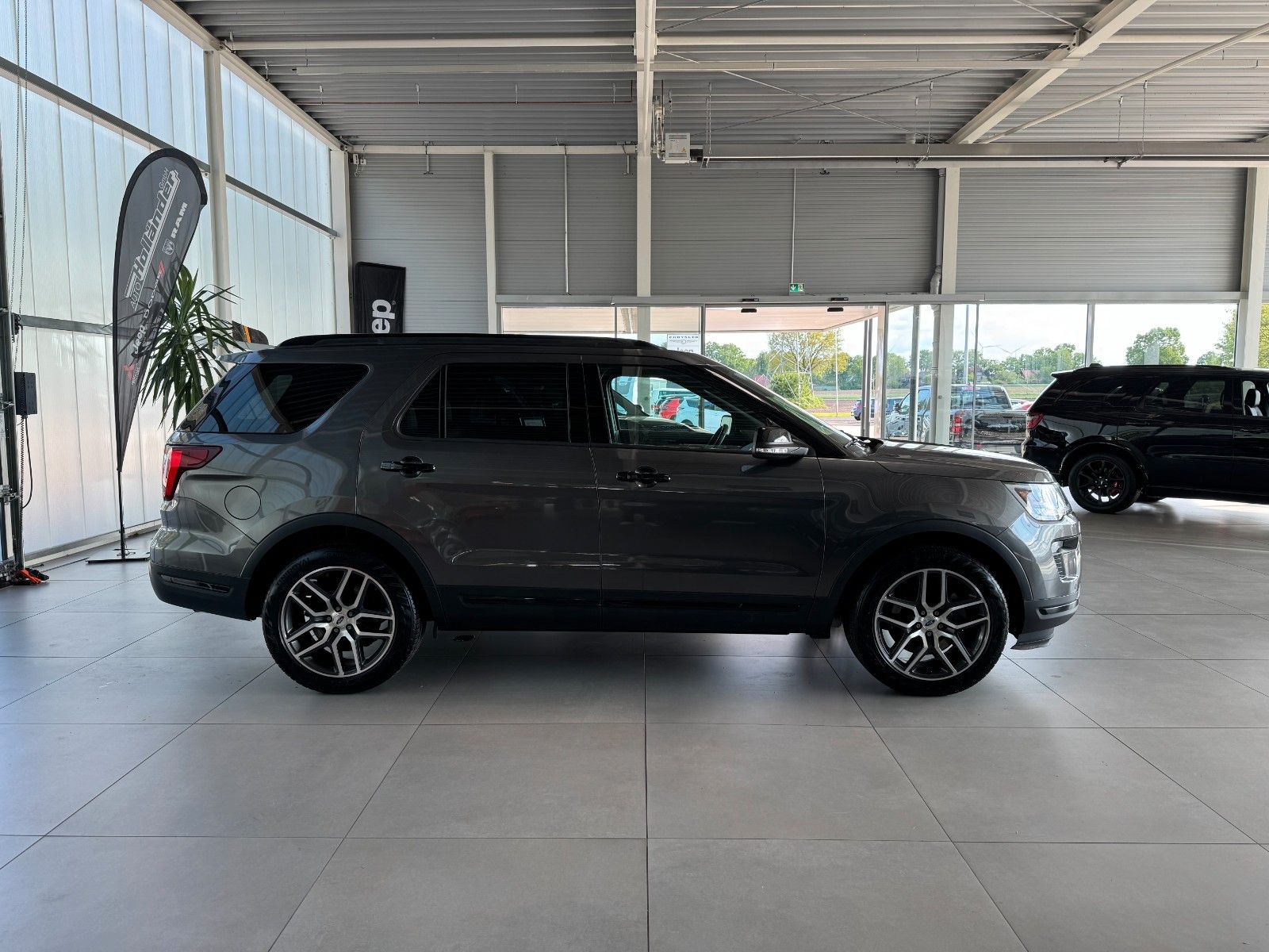 Fahrzeugabbildung Ford Explorer Sport 3,5 V6 4WD Automatik 7-Si.  PANO