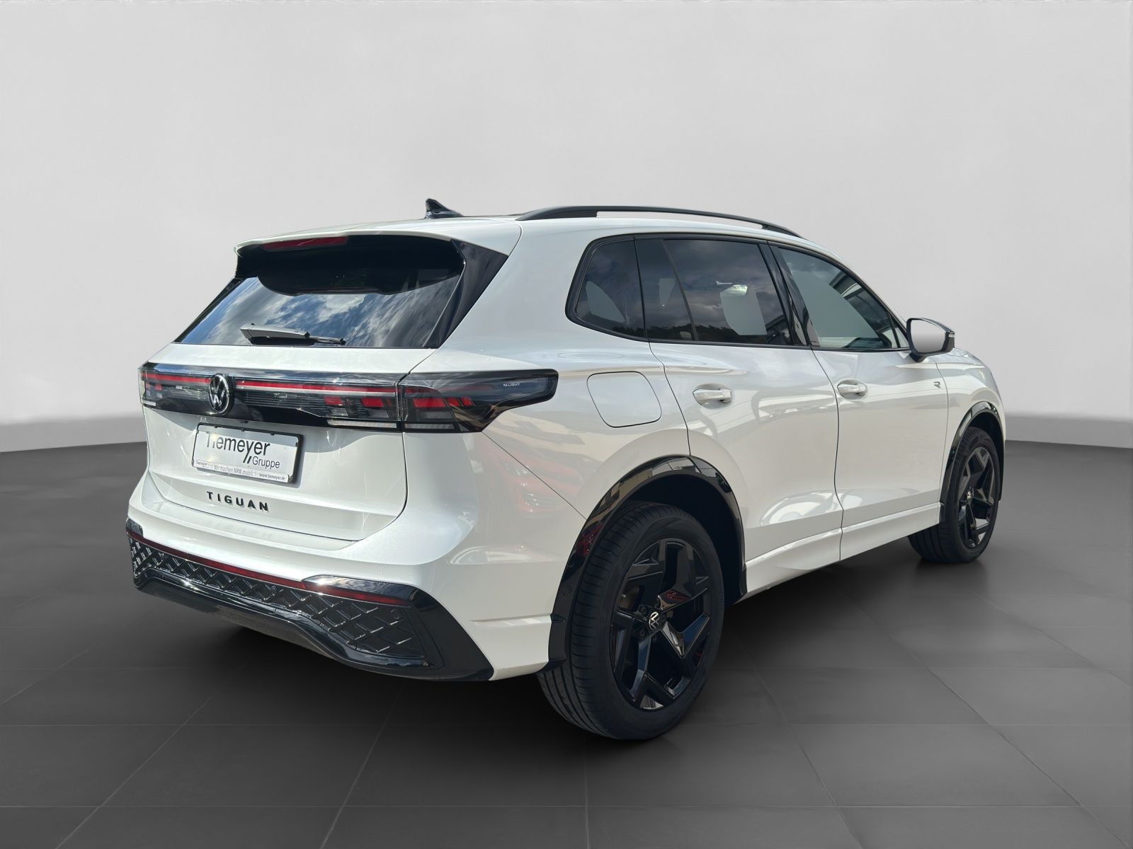 Volkswagen Tiguan 2.0 TSI 4M R-LINE BLACK PANO MATRIX ASSIS foto 3
